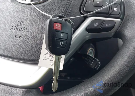 2019 Toyota Highlander Le z USA, uszkodzony, nr VIN 5TDBZRFHXKS929001